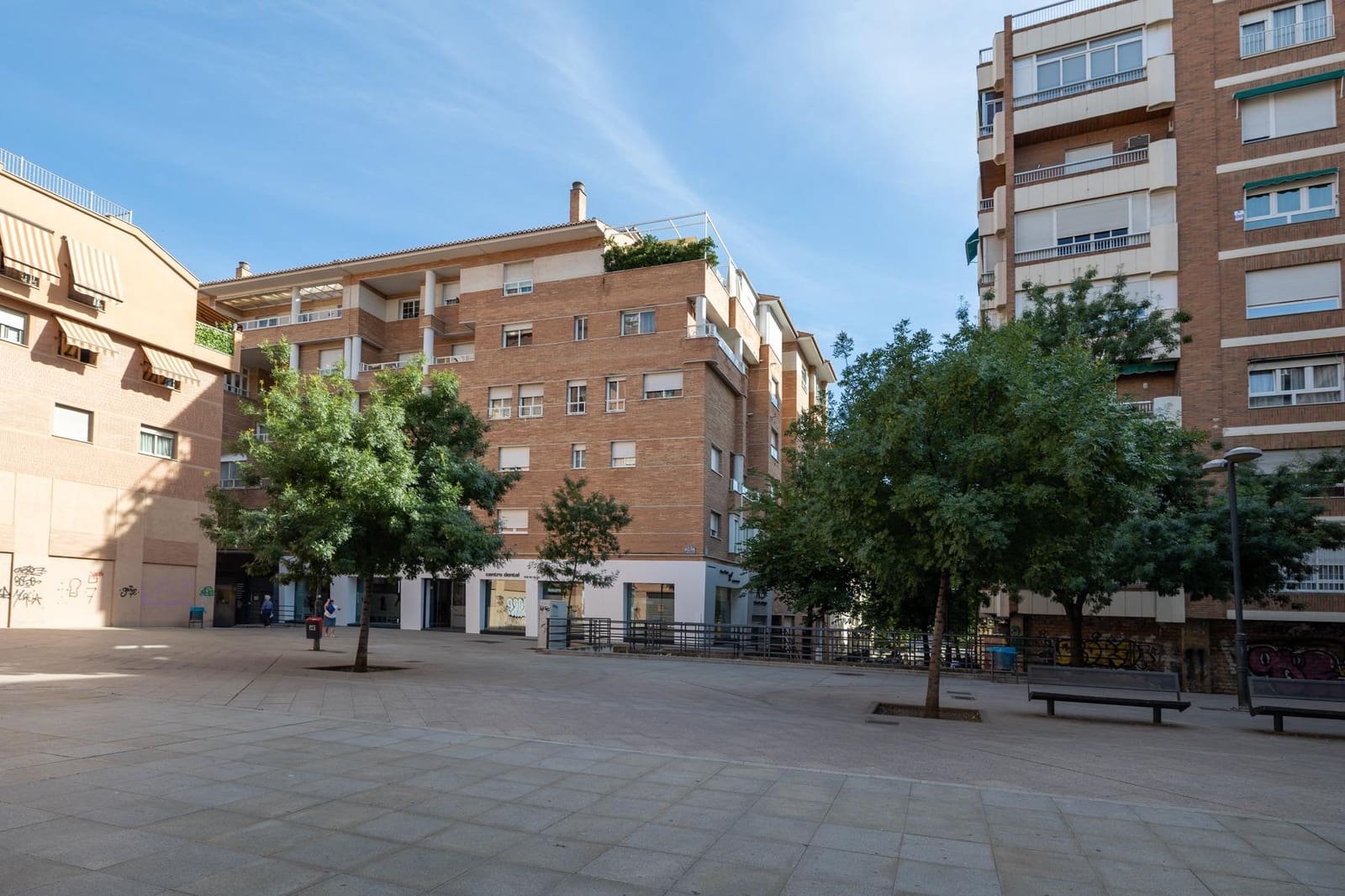 Commercial for sale in Granada city - € 143,000 (Ref: 7467341)