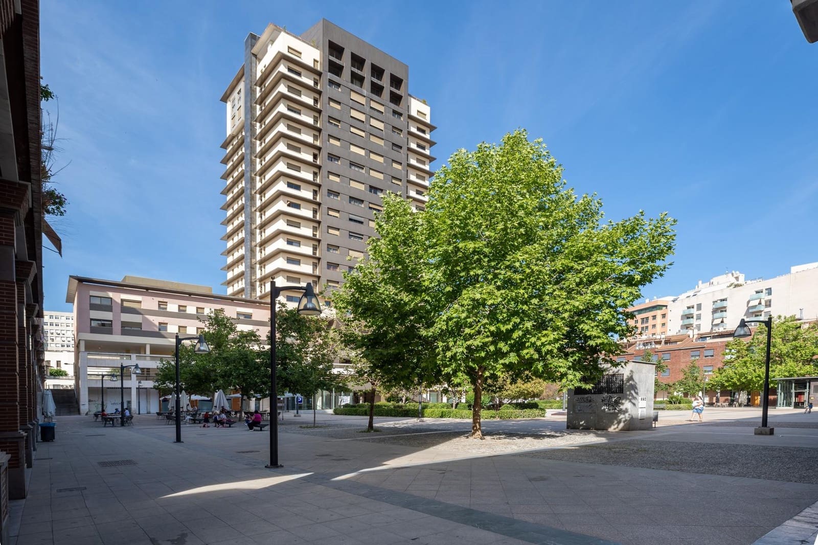 Commercial for sale in Granada city - € 143,000 (Ref: 7467341)