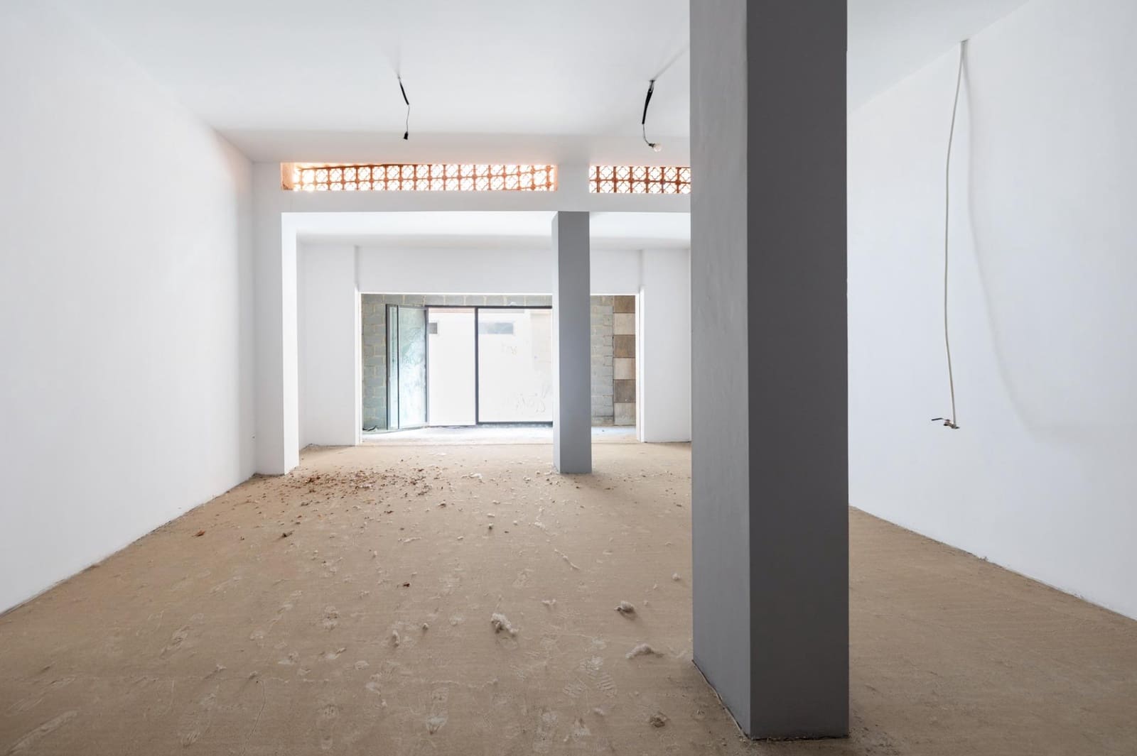 Commercial for sale in Granada city - € 143,000 (Ref: 7467341)