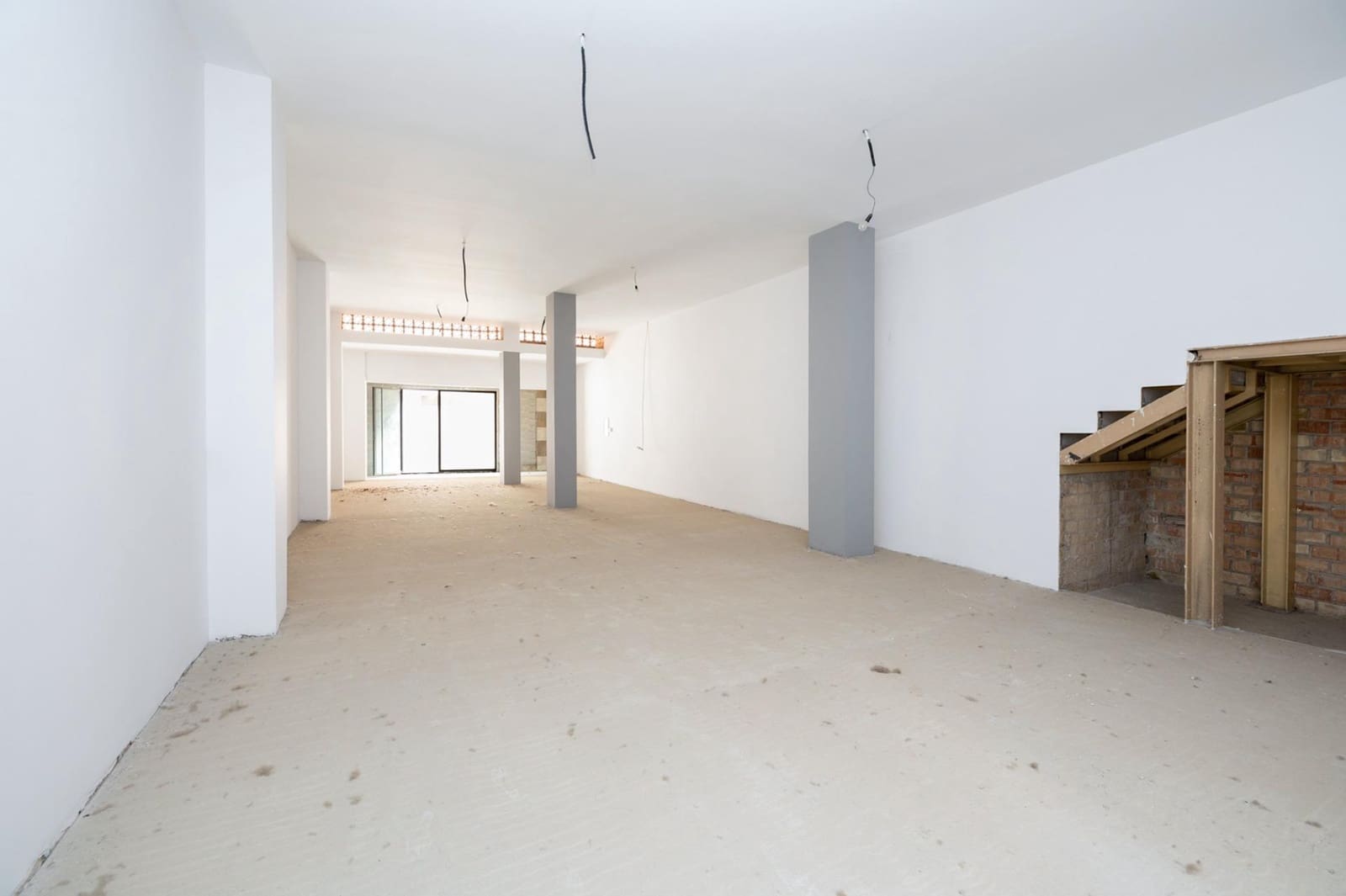 Commercial for sale in Granada city - € 143,000 (Ref: 7467341)