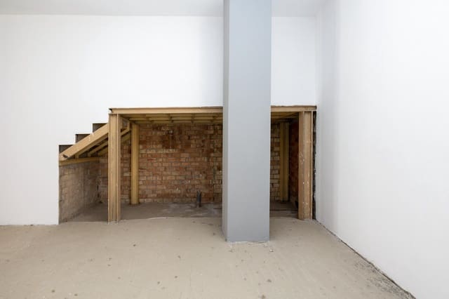 Commercieel te koop in Granada stad - € 143.000 (Ref: 7467341)