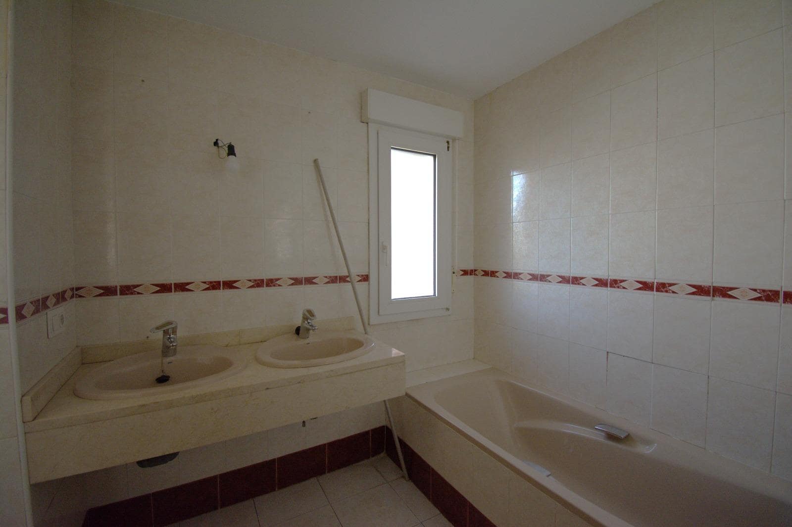4 camera da letto Villa da affittare in Ogijares con piscina garage - 1.500 € (Rif: 7512821)