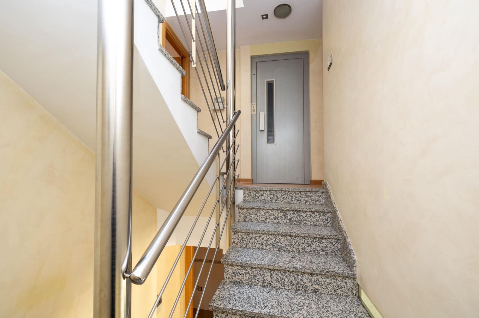 5 bedroom Townhouse for sale in Granada city with garage - € 895,000 (Ref: 7803232)