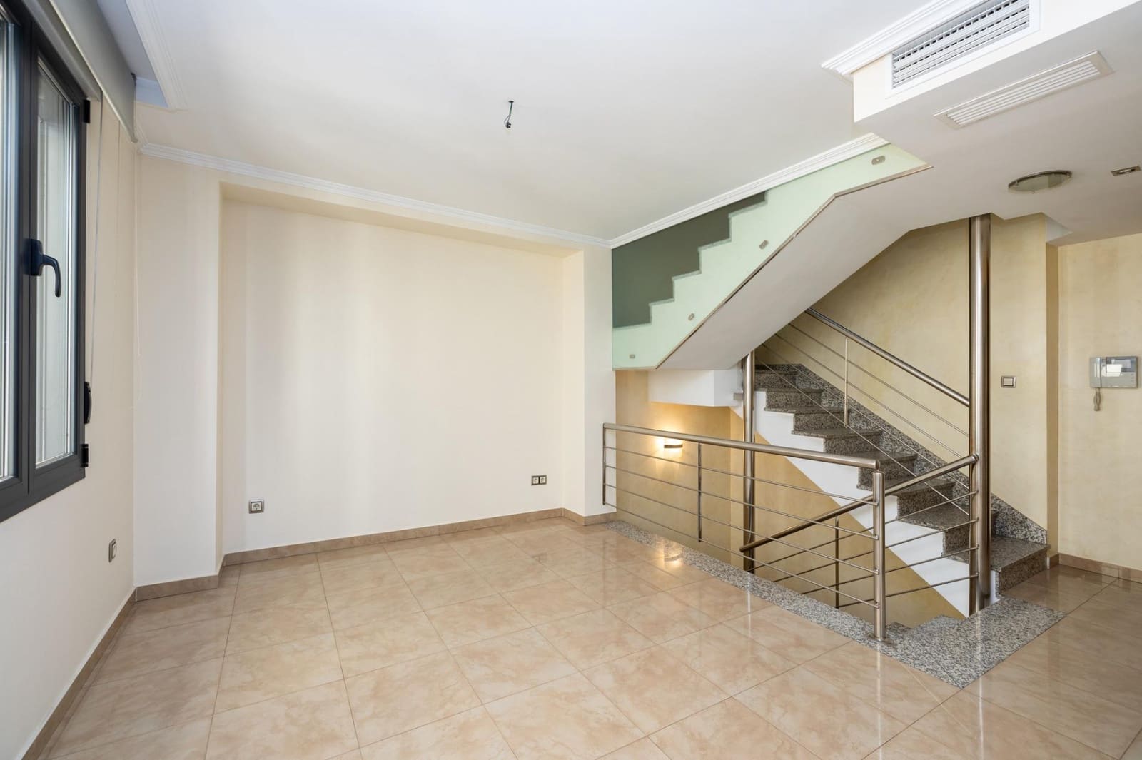 5 bedroom Townhouse for sale in Granada city with garage - € 895,000 (Ref: 7803232)
