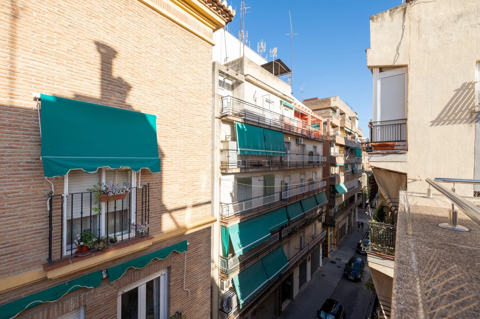 5 bedroom Townhouse for sale in Granada city with garage - € 895,000 (Ref: 7803232)