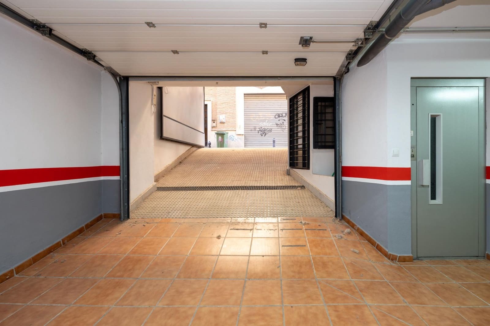 5 bedroom Townhouse for sale in Granada city with garage - € 895,000 (Ref: 7803232)