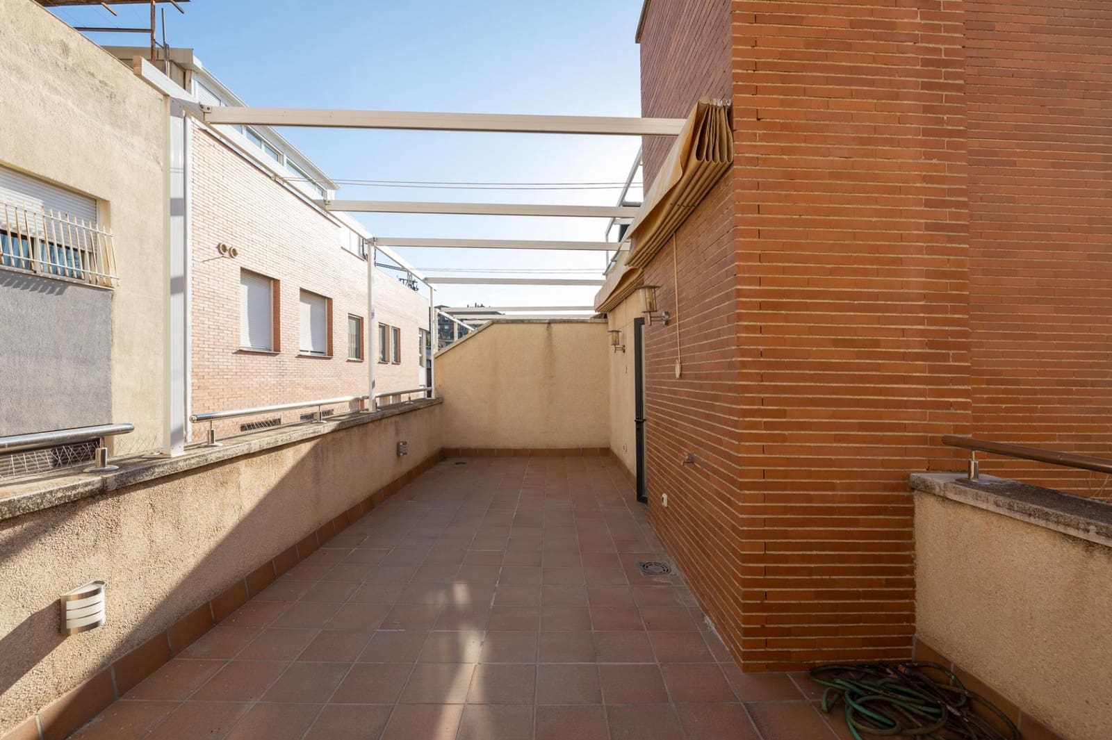 5 bedroom Townhouse for sale in Granada city with garage - € 895,000 (Ref: 7803232)
