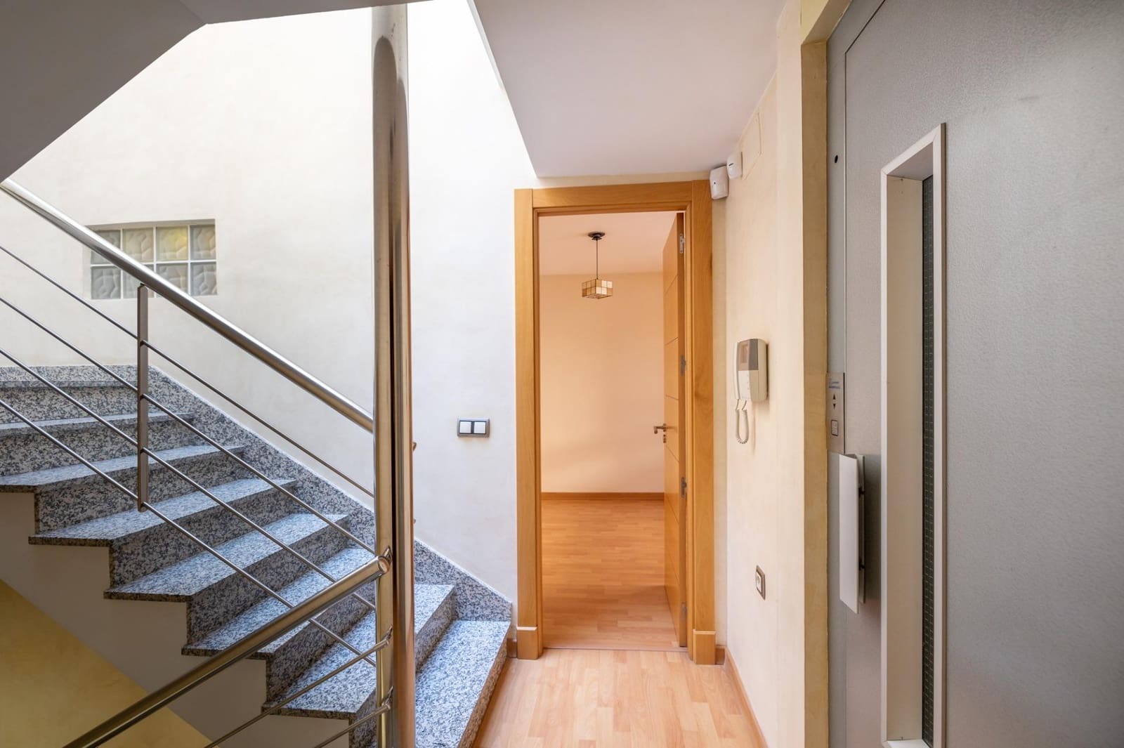 5 bedroom Townhouse for sale in Granada city with garage - € 895,000 (Ref: 7803232)