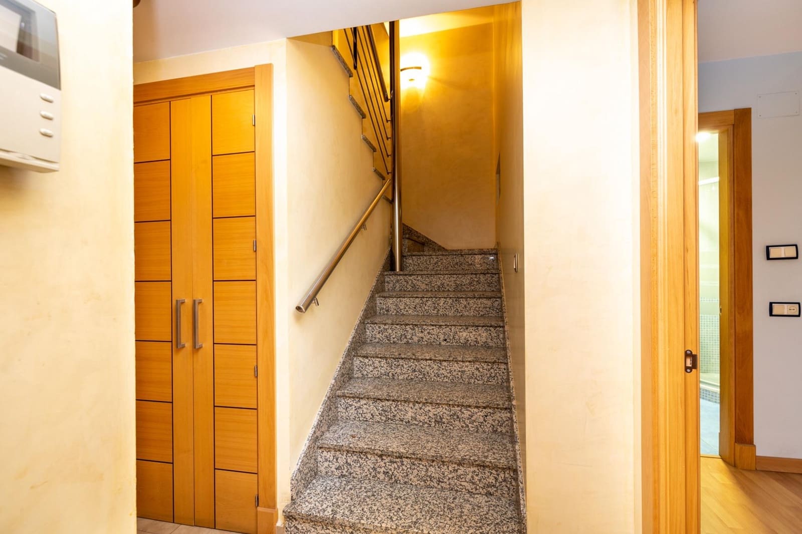 5 bedroom Townhouse for sale in Granada city with garage - € 895,000 (Ref: 7803232)