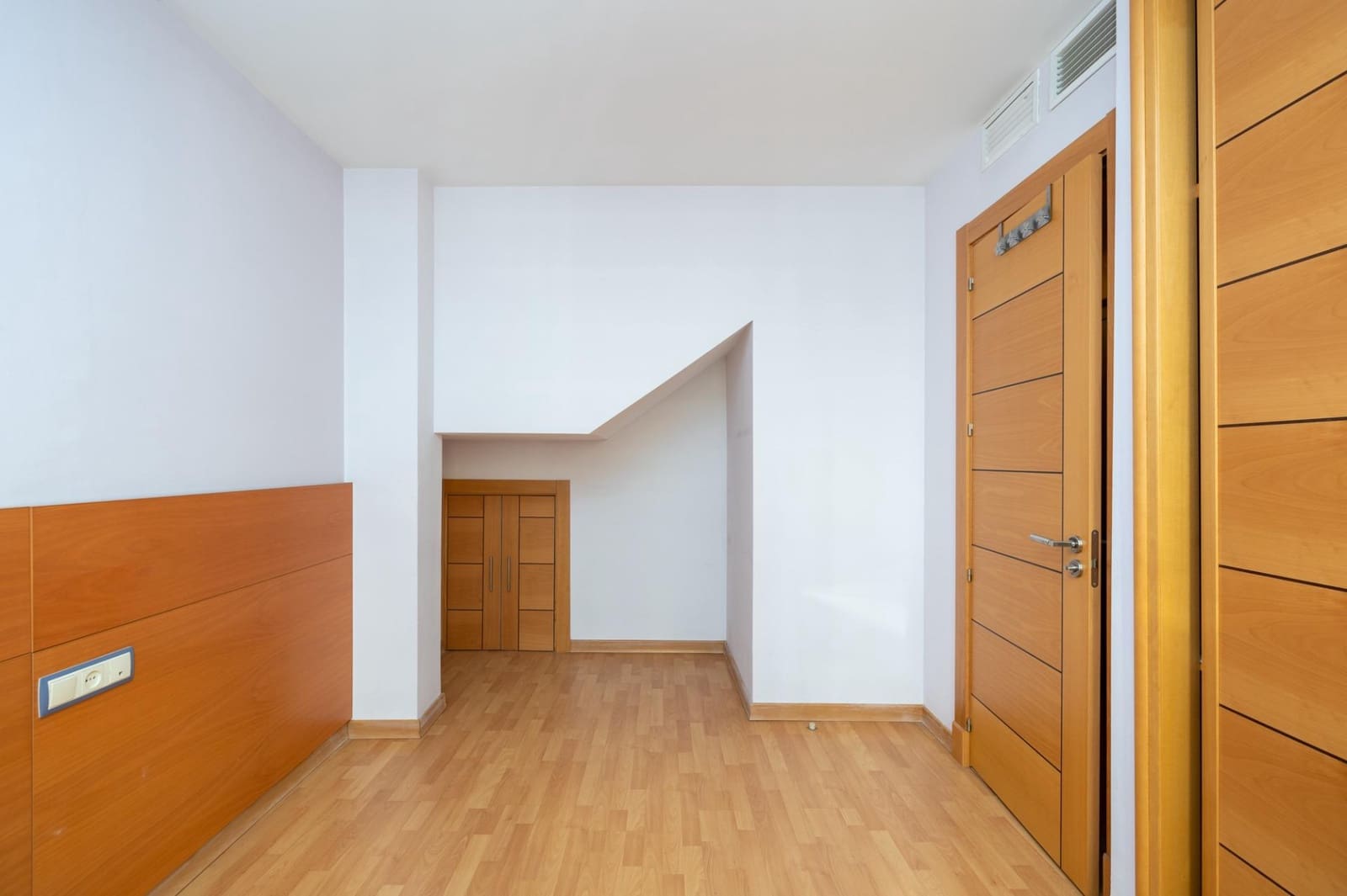 5 bedroom Townhouse for sale in Granada city with garage - € 895,000 (Ref: 7803232)