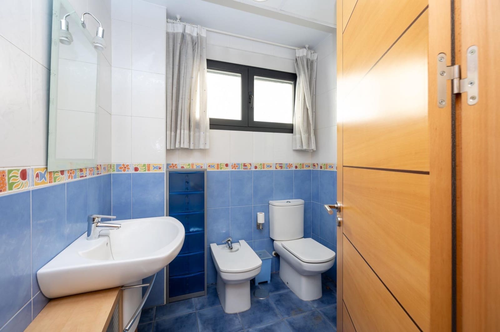 5 bedroom Townhouse for sale in Granada city with garage - € 895,000 (Ref: 7803232)