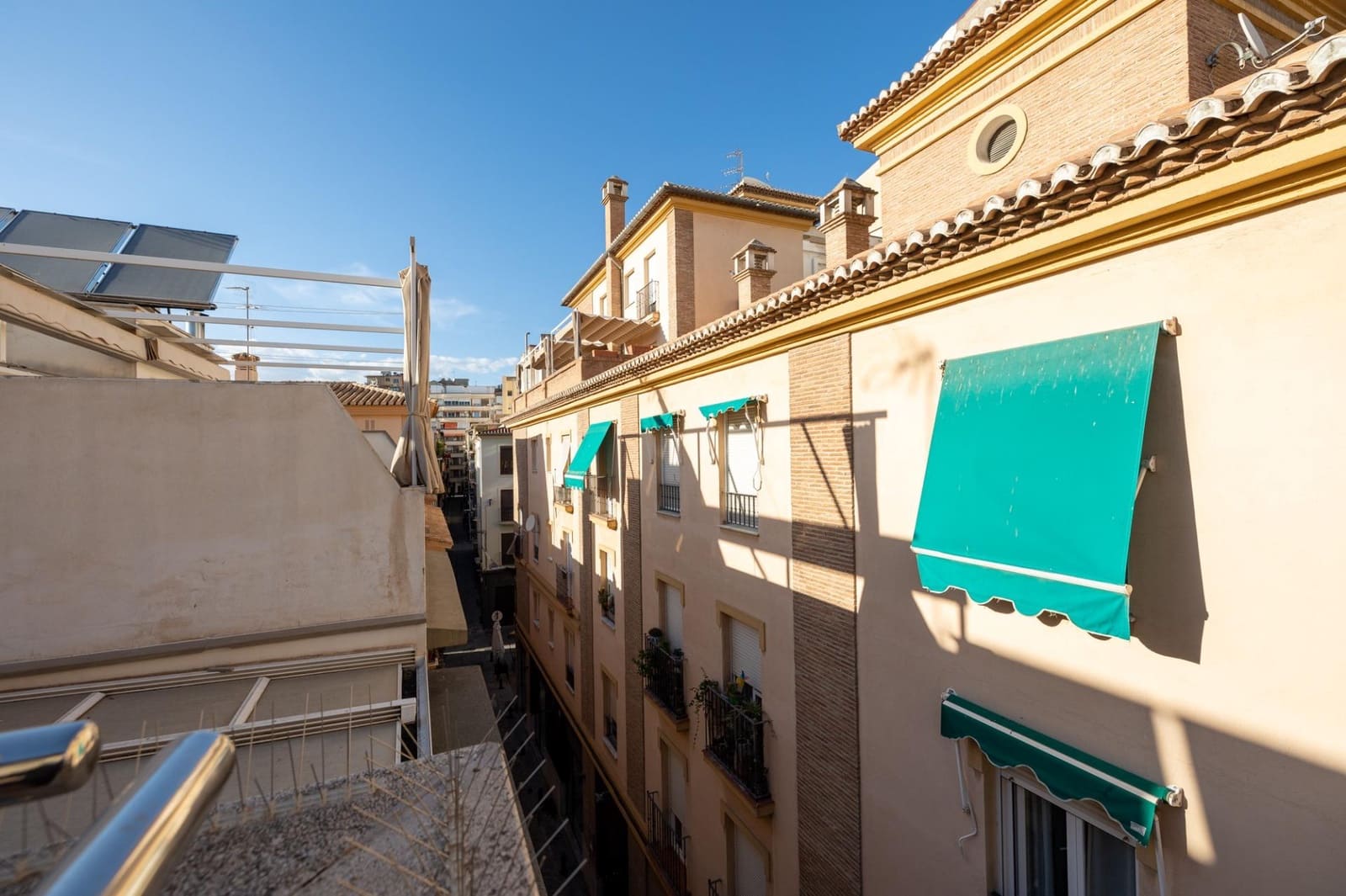 5 bedroom Townhouse for sale in Granada city with garage - € 895,000 (Ref: 7803232)