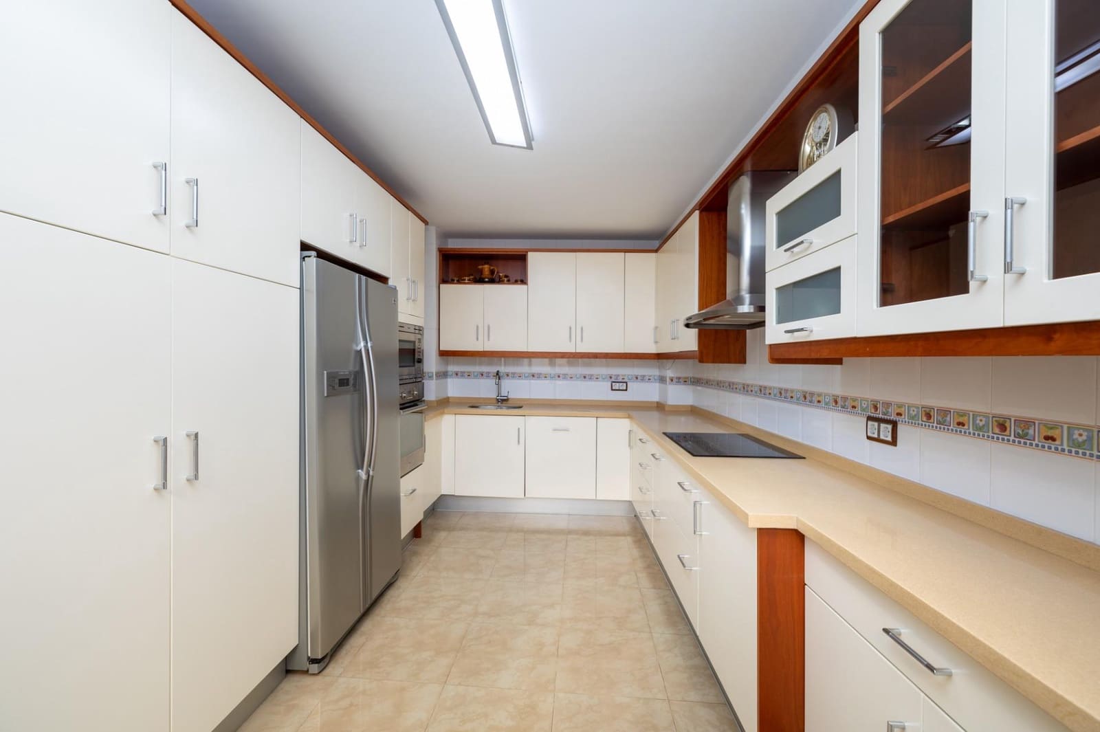 5 bedroom Townhouse for sale in Granada city with garage - € 895,000 (Ref: 7803232)