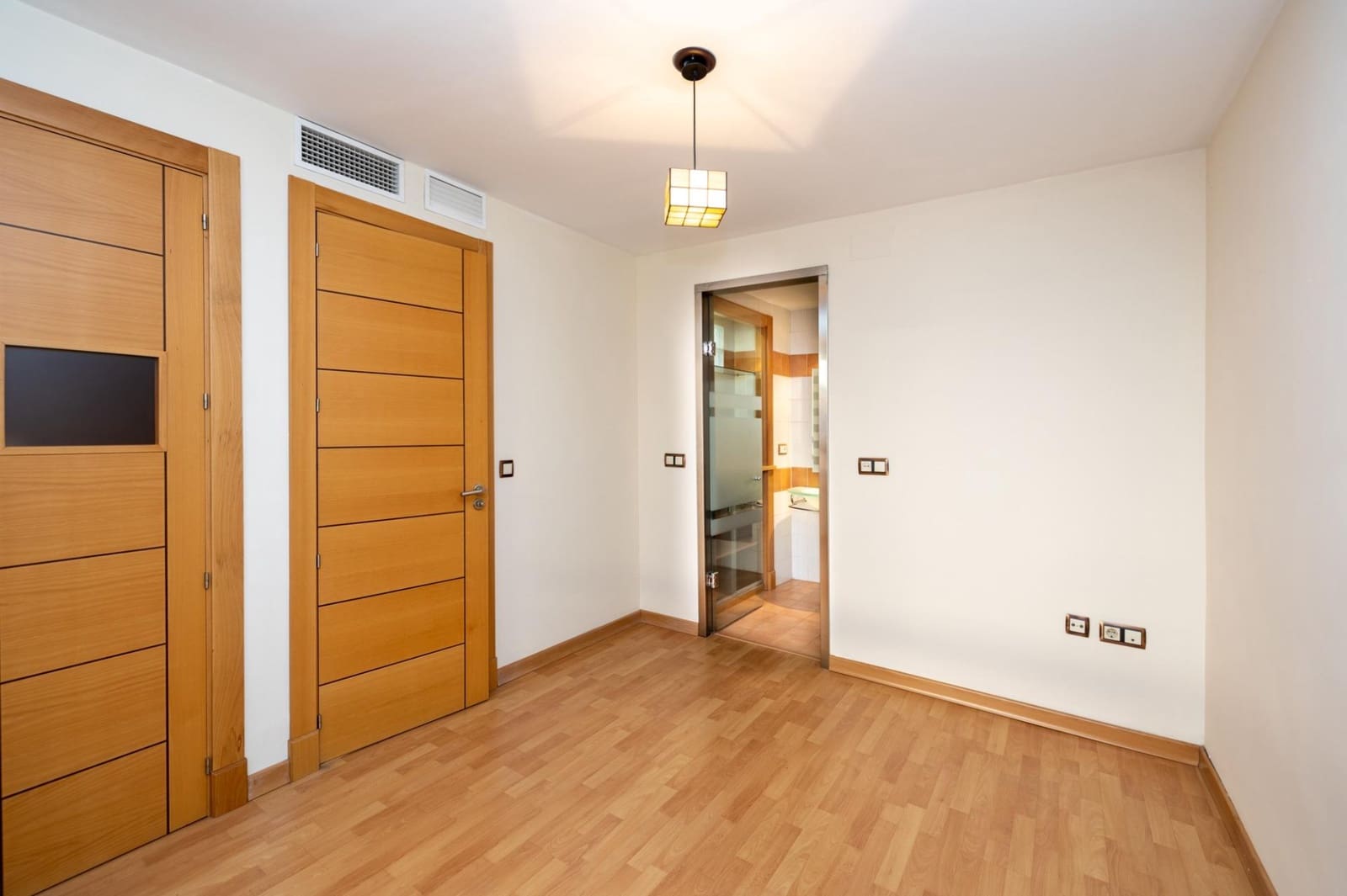 5 bedroom Townhouse for sale in Granada city with garage - € 895,000 (Ref: 7803232)