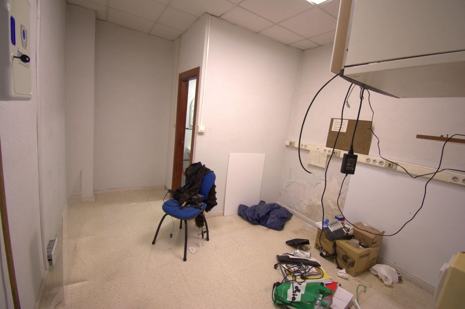 Kommersiell til leie i Granada by - € 600 (Ref: 7810418)