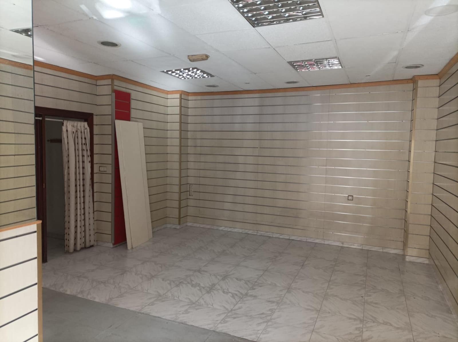 Gewerbe zu vermieten in Granada Stadt - 600 € (Ref: 7945386)