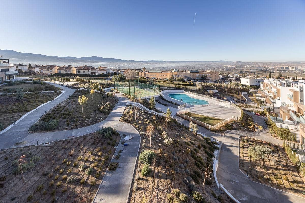 4 bedroom Flat for rent in Huetor Vega with pool garage - € 1,800 (Ref: 8032605)