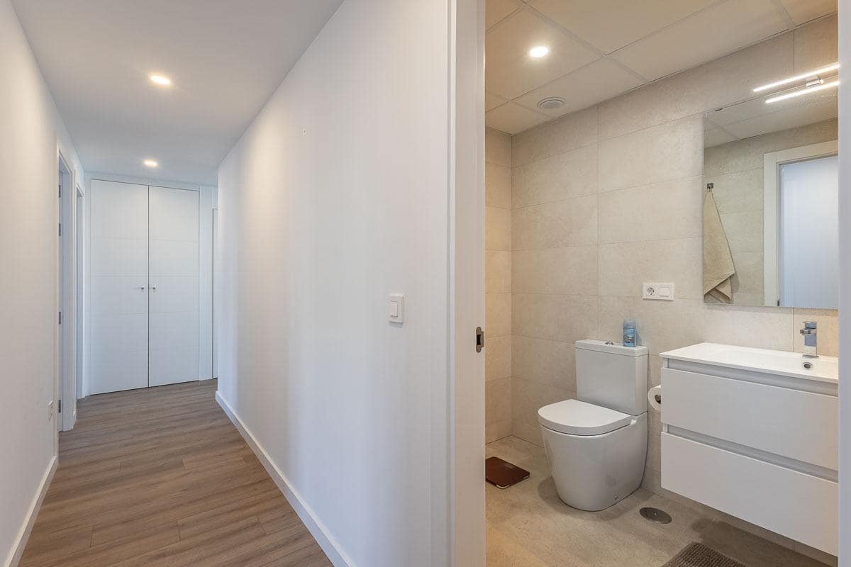 4 bedroom Flat for rent in Huetor Vega with pool garage - € 1,800 (Ref: 8032605)