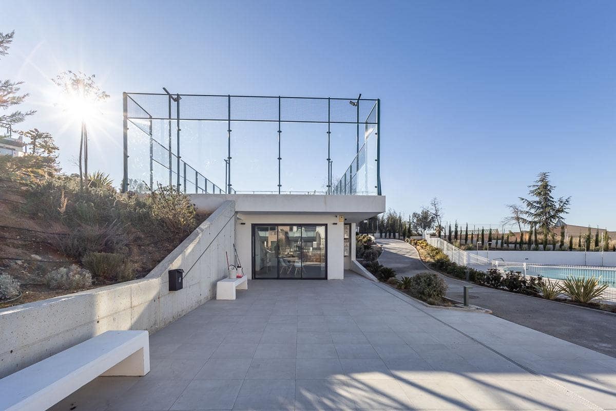 4 bedroom Flat for rent in Huetor Vega with pool garage - € 1,800 (Ref: 8032605)