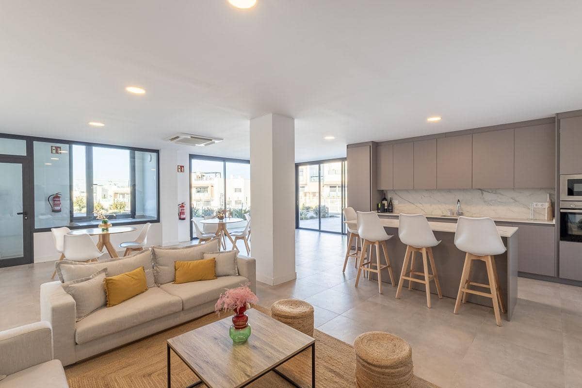 4 bedroom Flat for rent in Huetor Vega with pool garage - € 1,800 (Ref: 8032605)