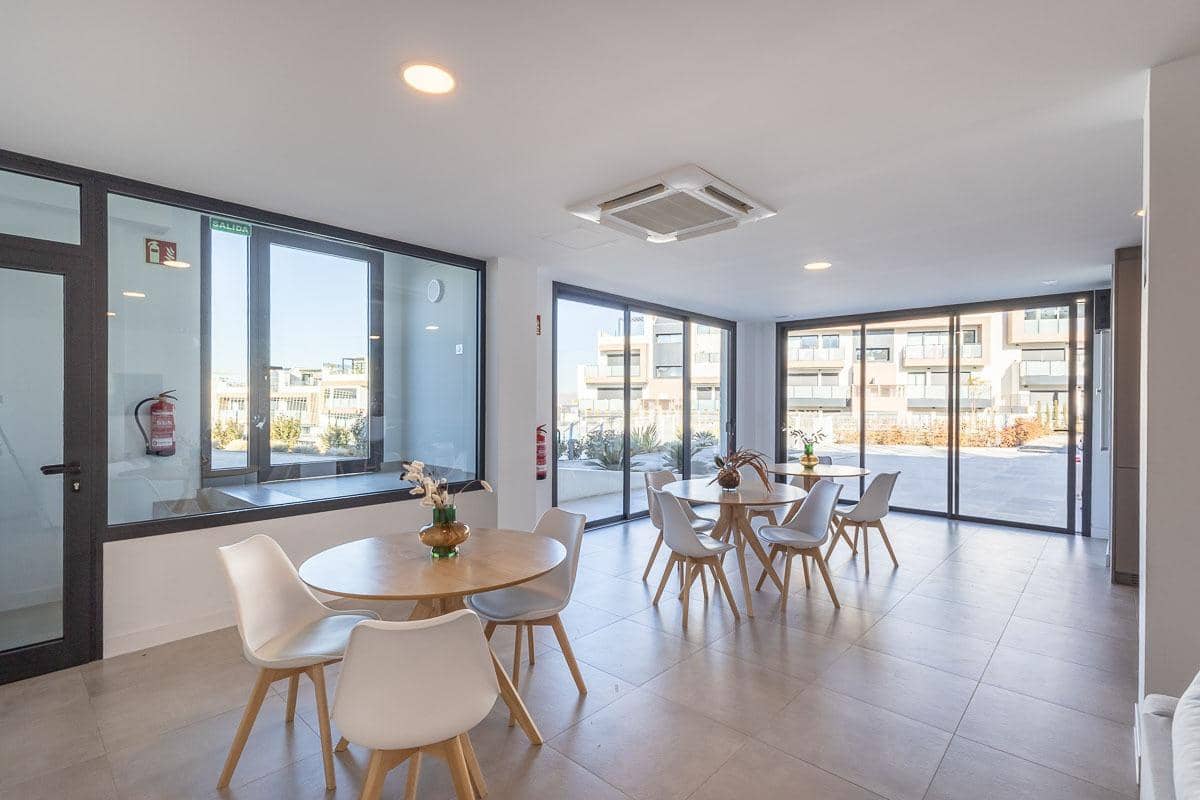 4 bedroom Flat for rent in Huetor Vega with pool garage - € 1,800 (Ref: 8032605)