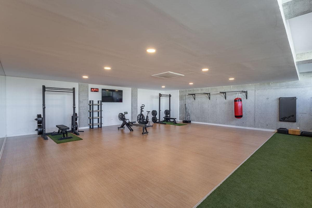 4 bedroom Flat for rent in Huetor Vega with pool garage - € 1,800 (Ref: 8032605)