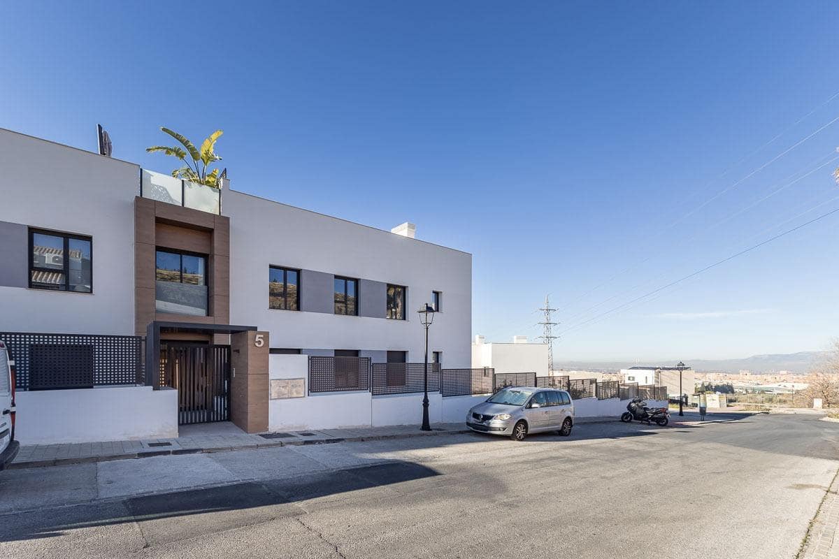 4 bedroom Flat for rent in Huetor Vega with pool garage - € 1,800 (Ref: 8032605)