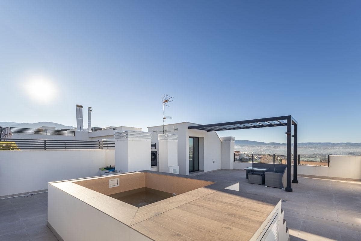 4 bedroom Flat for rent in Huetor Vega with pool garage - € 1,800 (Ref: 8032605)