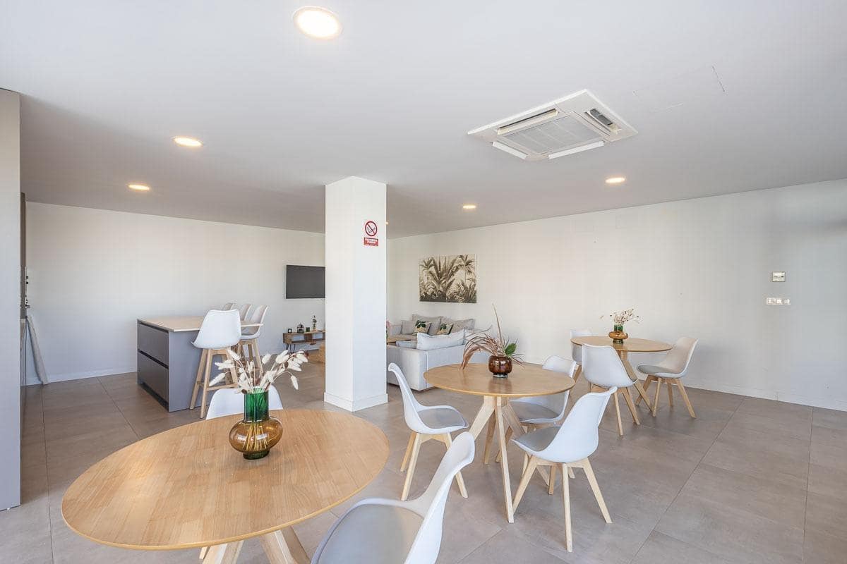 4 bedroom Flat for rent in Huetor Vega with pool garage - € 1,800 (Ref: 8032605)