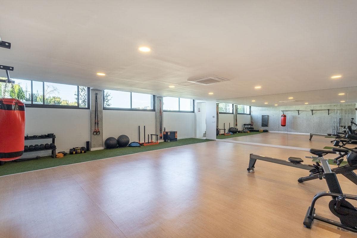 4 bedroom Flat for rent in Huetor Vega with pool garage - € 1,800 (Ref: 8032605)