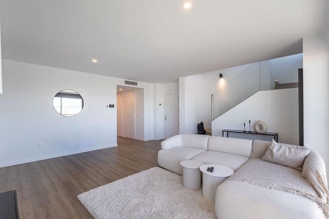 4 bedroom Flat for rent in Huétor Vega with pool garage - € 1,800 (Ref: 8032605)