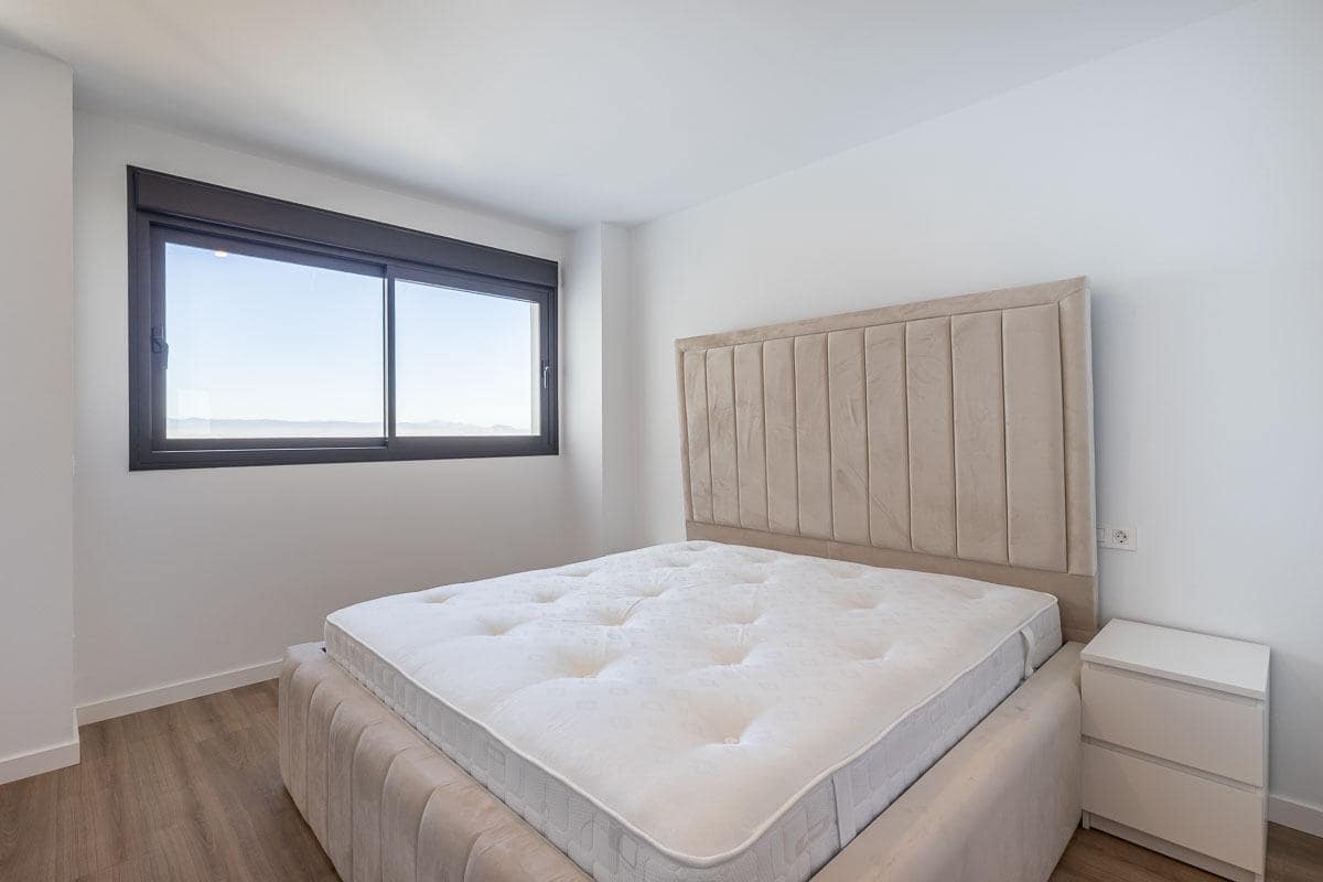 4 bedroom Flat for rent in Huetor Vega with pool garage - € 1,800 (Ref: 8032605)