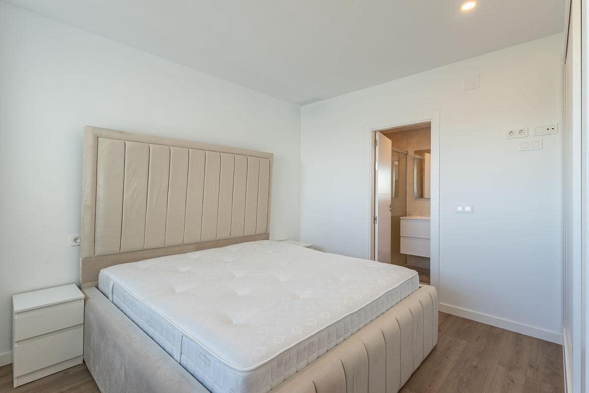 4 bedroom Flat for rent in Huetor Vega with pool garage - € 1,800 (Ref: 8032605)