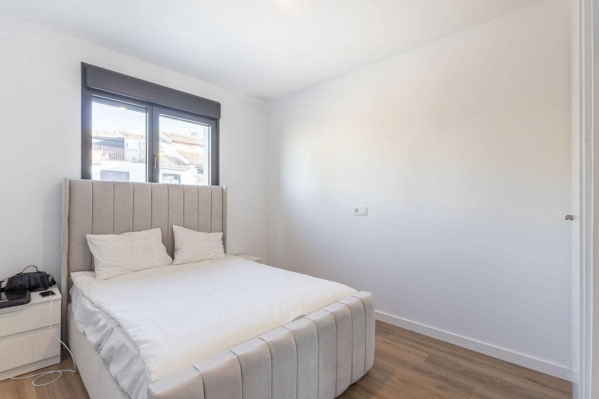 4 bedroom Flat for rent in Huetor Vega with pool garage - € 1,800 (Ref: 8032605)