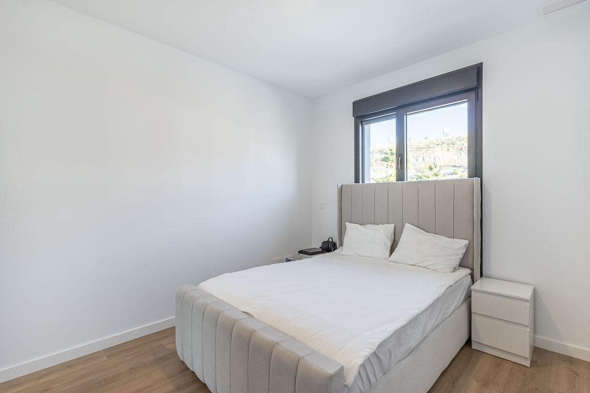 4 bedroom Flat for rent in Huetor Vega with pool garage - € 1,800 (Ref: 8032605)