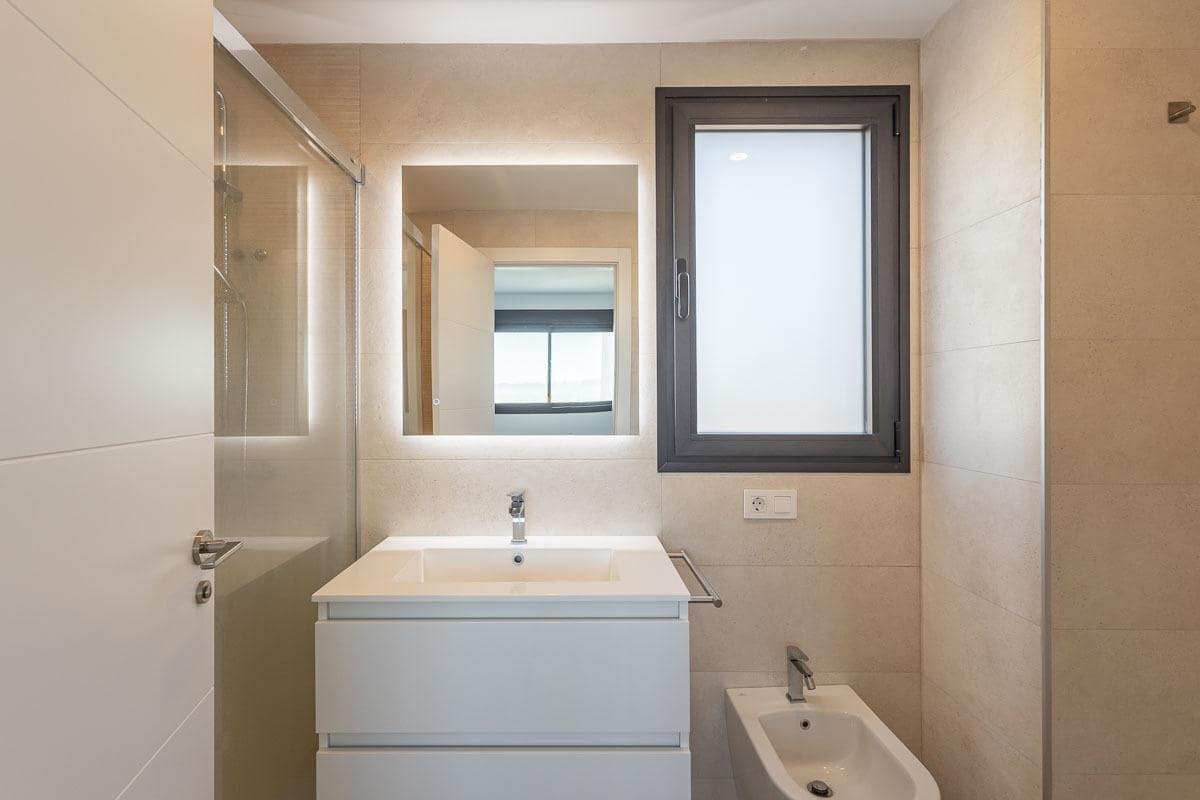 4 bedroom Flat for rent in Huetor Vega with pool garage - € 1,800 (Ref: 8032605)