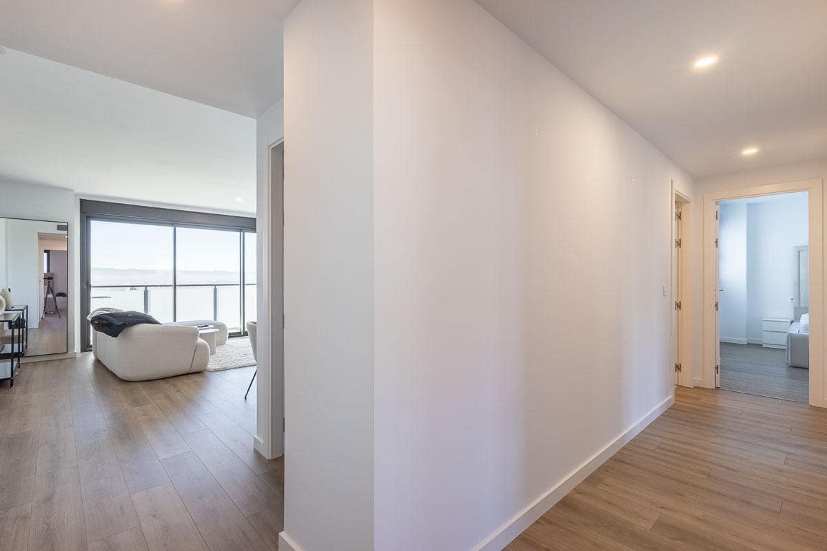 4 bedroom Flat for rent in Huetor Vega with pool garage - € 1,800 (Ref: 8032605)