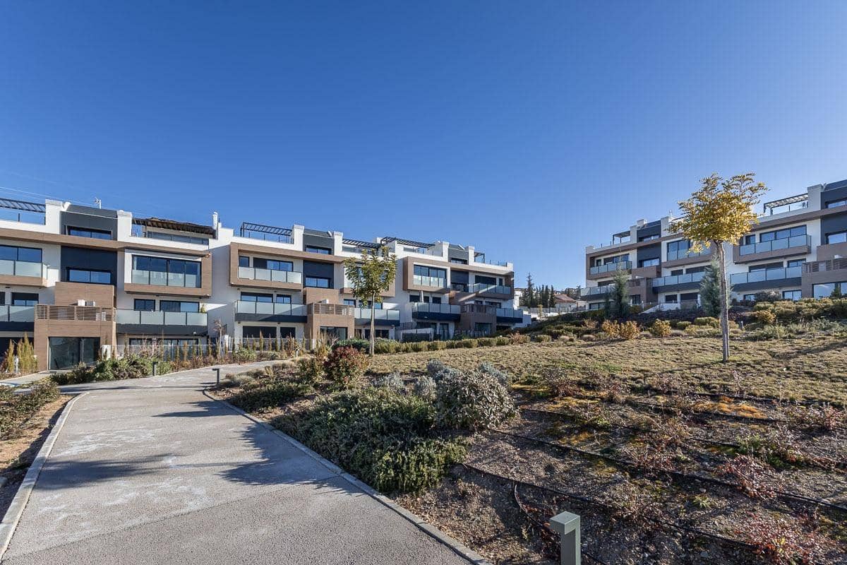 4 bedroom Flat for rent in Huetor Vega with pool garage - € 1,800 (Ref: 8032605)