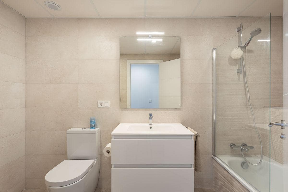 4 bedroom Flat for rent in Huetor Vega with pool garage - € 1,800 (Ref: 8032605)