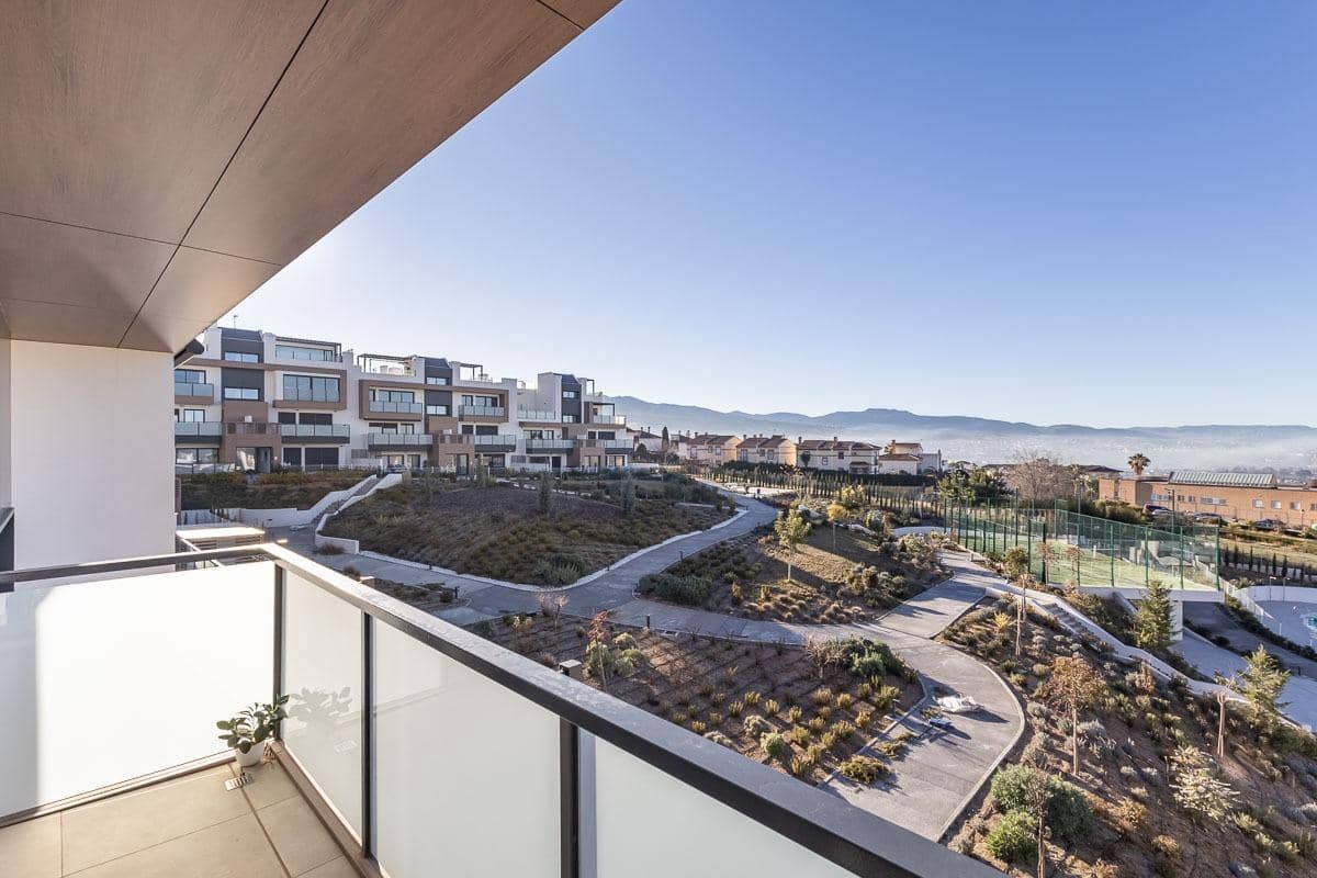 4 bedroom Flat for rent in Huetor Vega with pool garage - € 1,800 (Ref: 8032605)