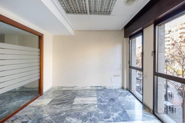 4 soveværelse Lejlighed til salg i Centro, Granada by - € 575.000 (Ref: 8037273)