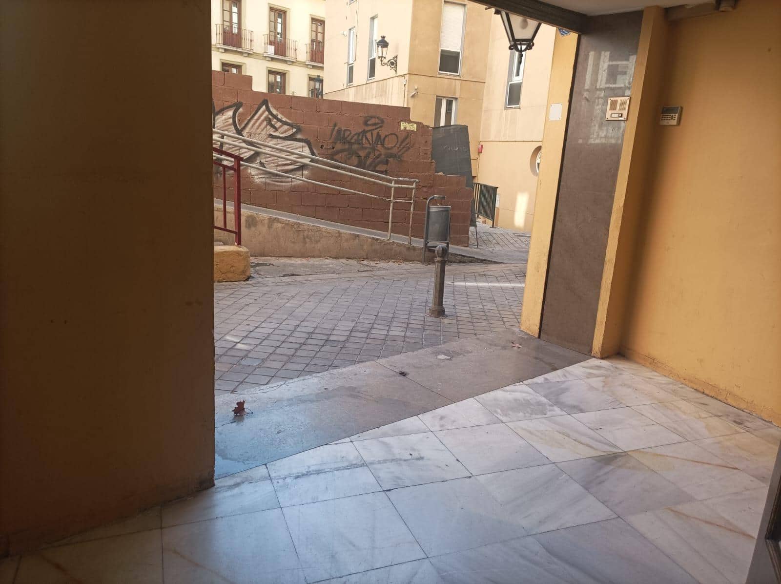 Kaupallinen vuokrattavana paikassa Granada kaupunki - 3 500 € (Ref: 8124124)