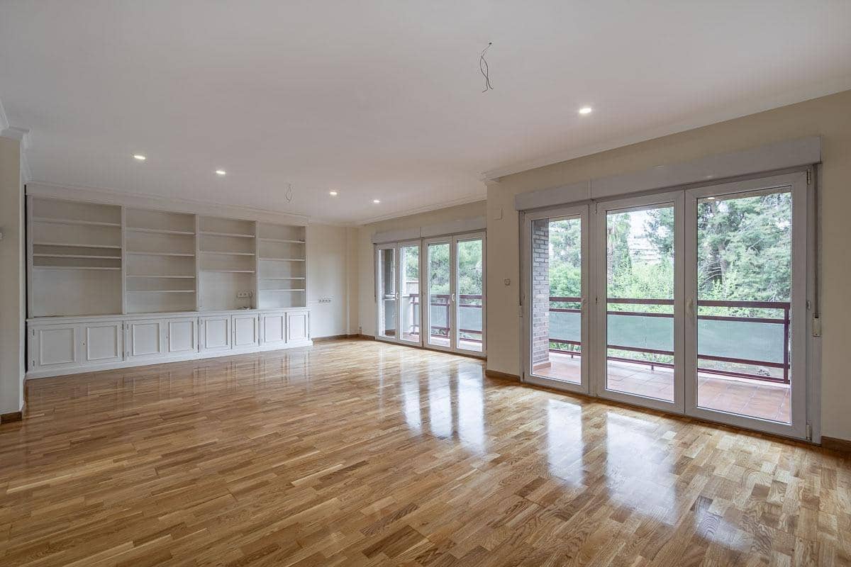 3 slaapkamer Flat te huur in Granada stad met garage - € 1.650 (Ref: 8195479)