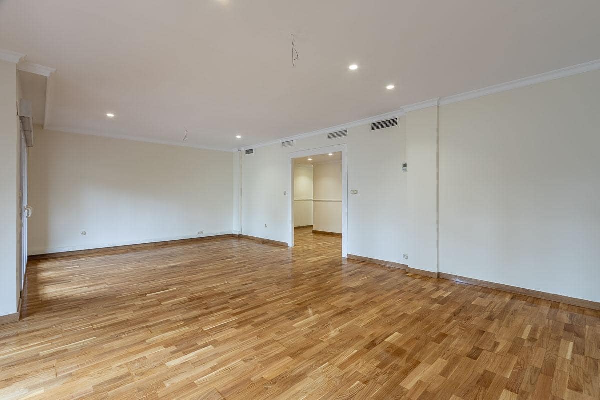 3 slaapkamer Flat te huur in Granada stad met garage - € 1.650 (Ref: 8195479)