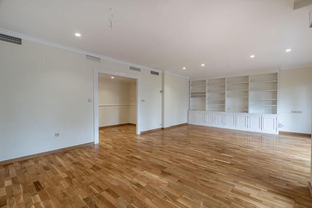 3 slaapkamer Flat te huur in Granada stad met garage - € 1.650 (Ref: 8195479)