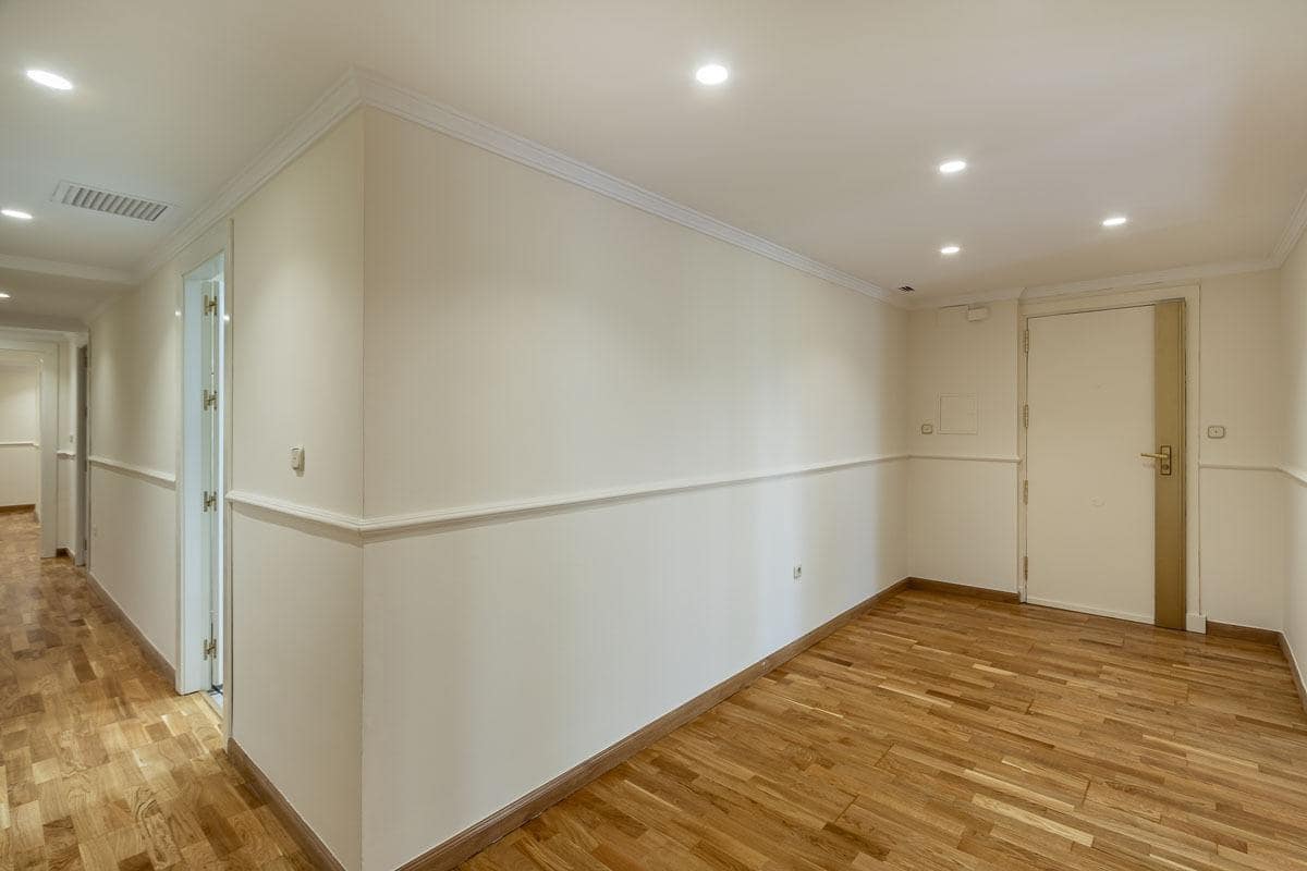 3 slaapkamer Flat te huur in Granada stad met garage - € 1.650 (Ref: 8195479)