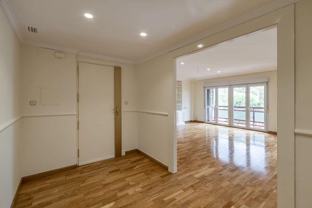 3 slaapkamer Flat te huur in Granada stad met garage - € 1.650 (Ref: 8195479)