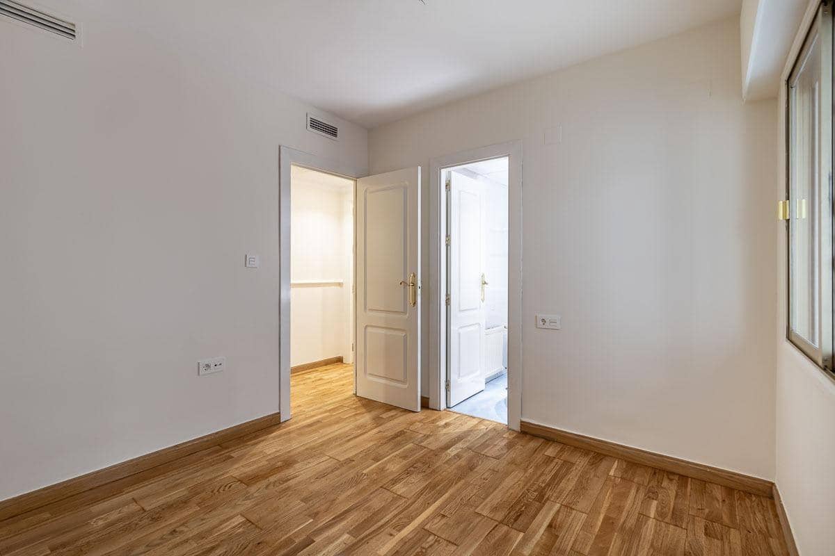 3 slaapkamer Flat te huur in Granada stad met garage - € 1.650 (Ref: 8195479)