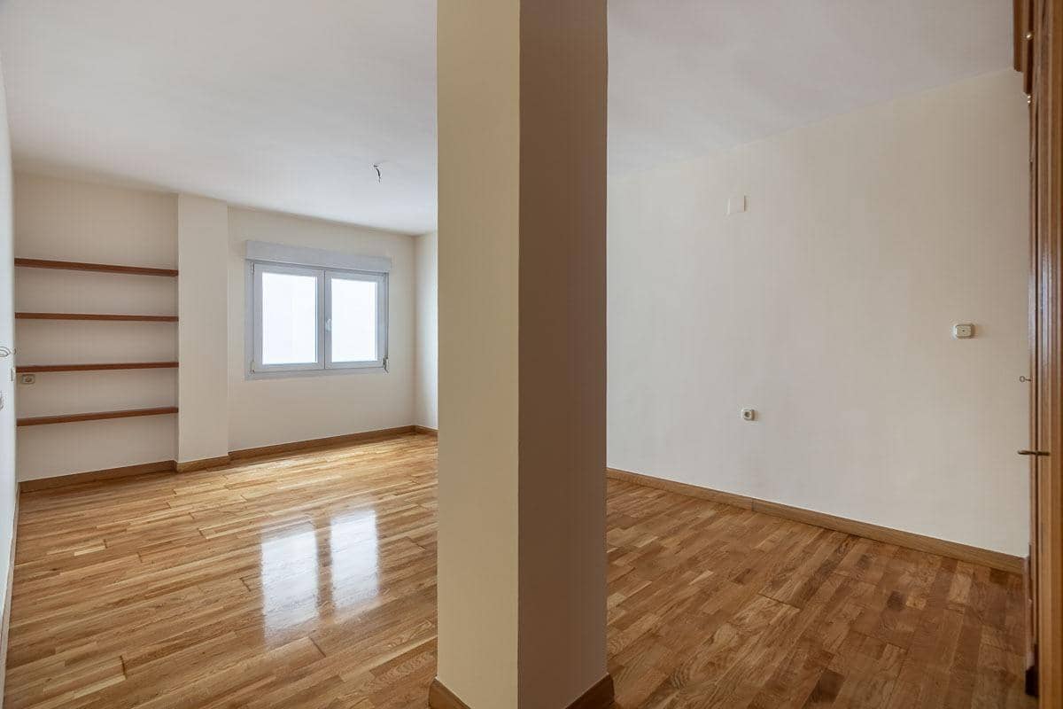 3 slaapkamer Flat te huur in Granada stad met garage - € 1.650 (Ref: 8195479)