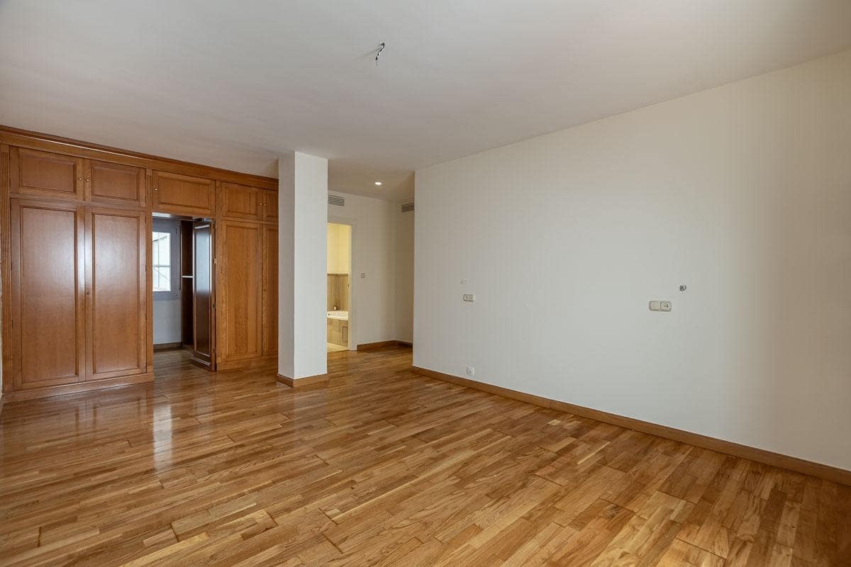 3 slaapkamer Flat te huur in Granada stad met garage - € 1.650 (Ref: 8195479)